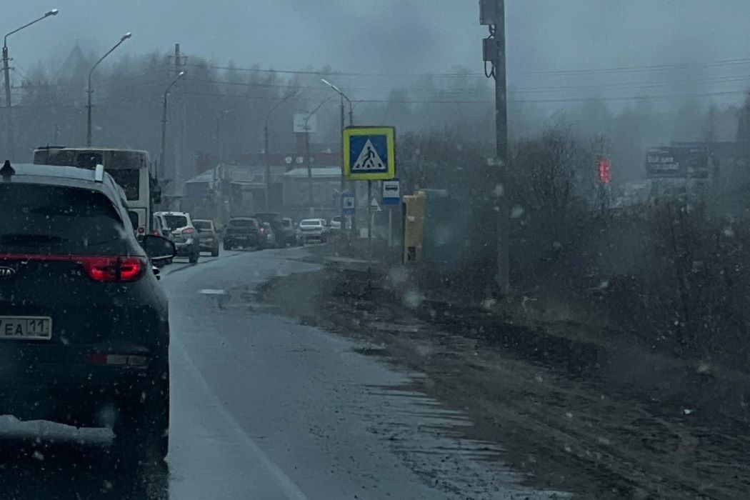Собственника призвали отремонтировать железнодорожный переезд после жалоб на пробки по дороге в Сыктывкар