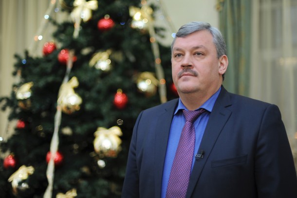 Праздничное поздравление руководителя Коми Сергея Гапликова с Новым годом и Рождеством 