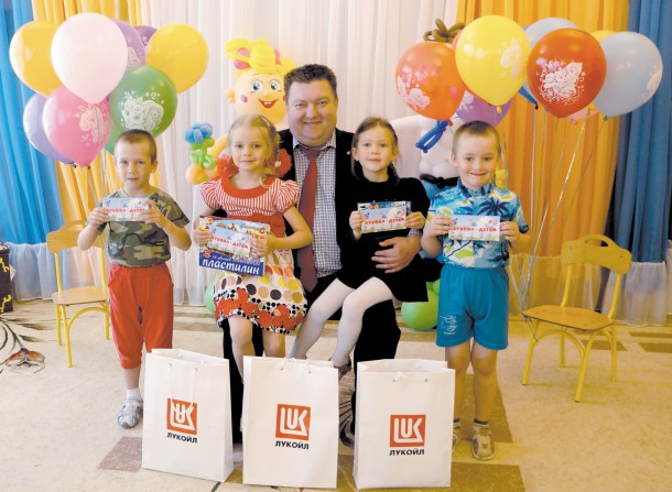 ЛУКОЙЛ-Коми поздравил подшефных с Днем защиты детей