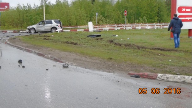 Подробности утреннего ДТП в Усинске: водитель сбил своих пассажиров