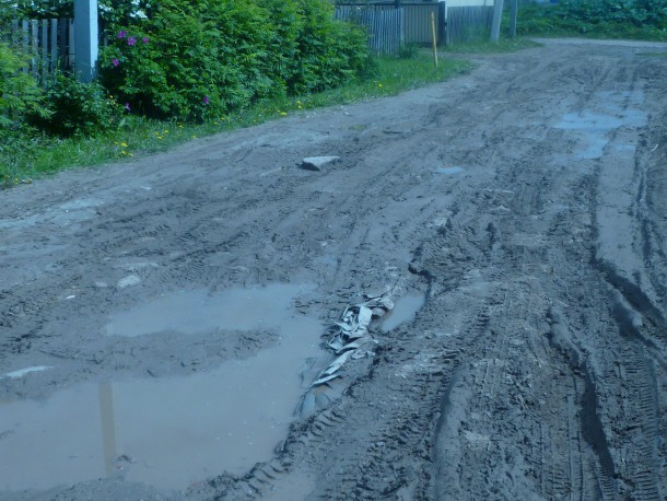 Народный корреспондент: «Жители улицы Юбилейная в Выльгорте шестой год не могут добиться ремонта 100 м дороги»