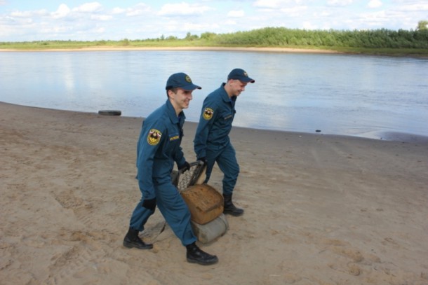 Более 16 тонн мусора вывезли сотрудники МЧС в ходе акции «Чистый берег»