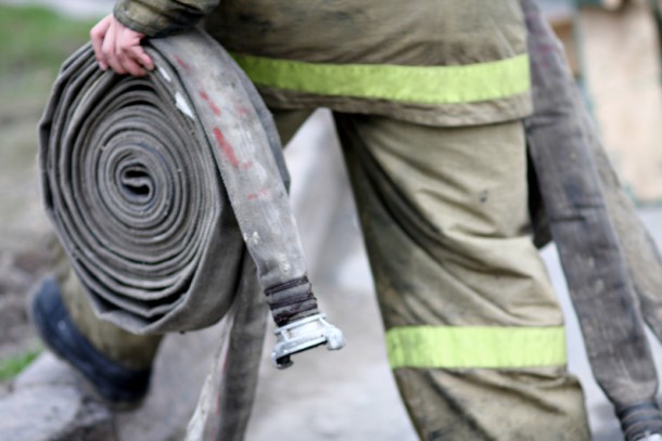 Спасатели вытащили из горящего дома в Сыктывкаре 25 человек, 85 эвакуировались сами