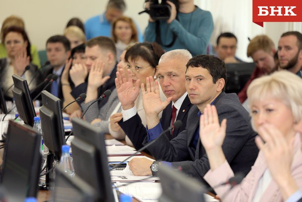 Депутаты предпочитают иномарки: Совет Сыктывкара отчитался о доходах за прошлый год