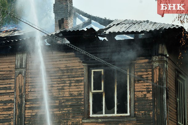 Предварительная причина возгорания дома в Лесозаводе - поджог