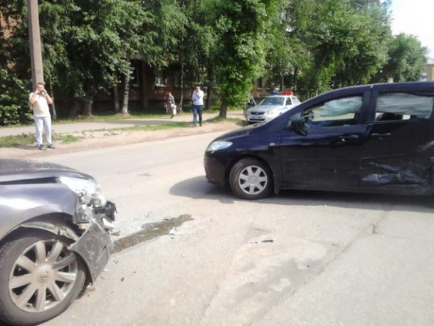 В аварии с автомобилями Mazda и Nissan в Сыктывкаре ребенок не пострадал – ГИБДД